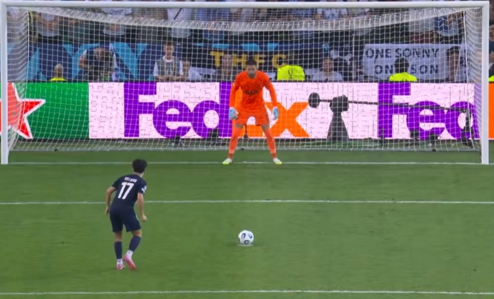 欧亿体育-散步式点球罚偏!维蒂尼亚罚点用时9秒79,慢于博尔特的百米纪录